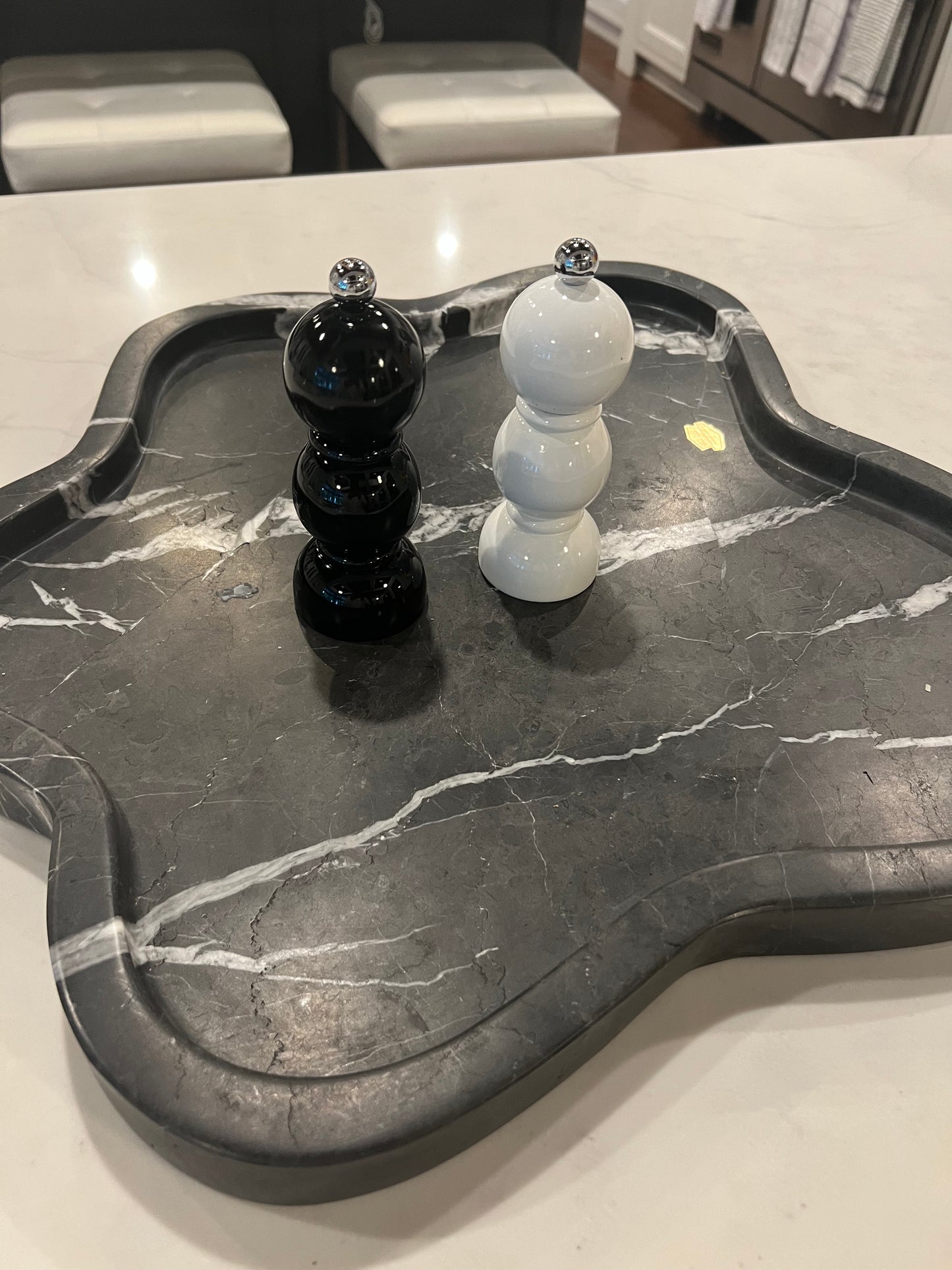 BLACK MINI BOB SALT OR PEPPER MILL