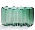 Born row vase green
