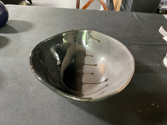 9” Round Bowl-Black on Charcoal