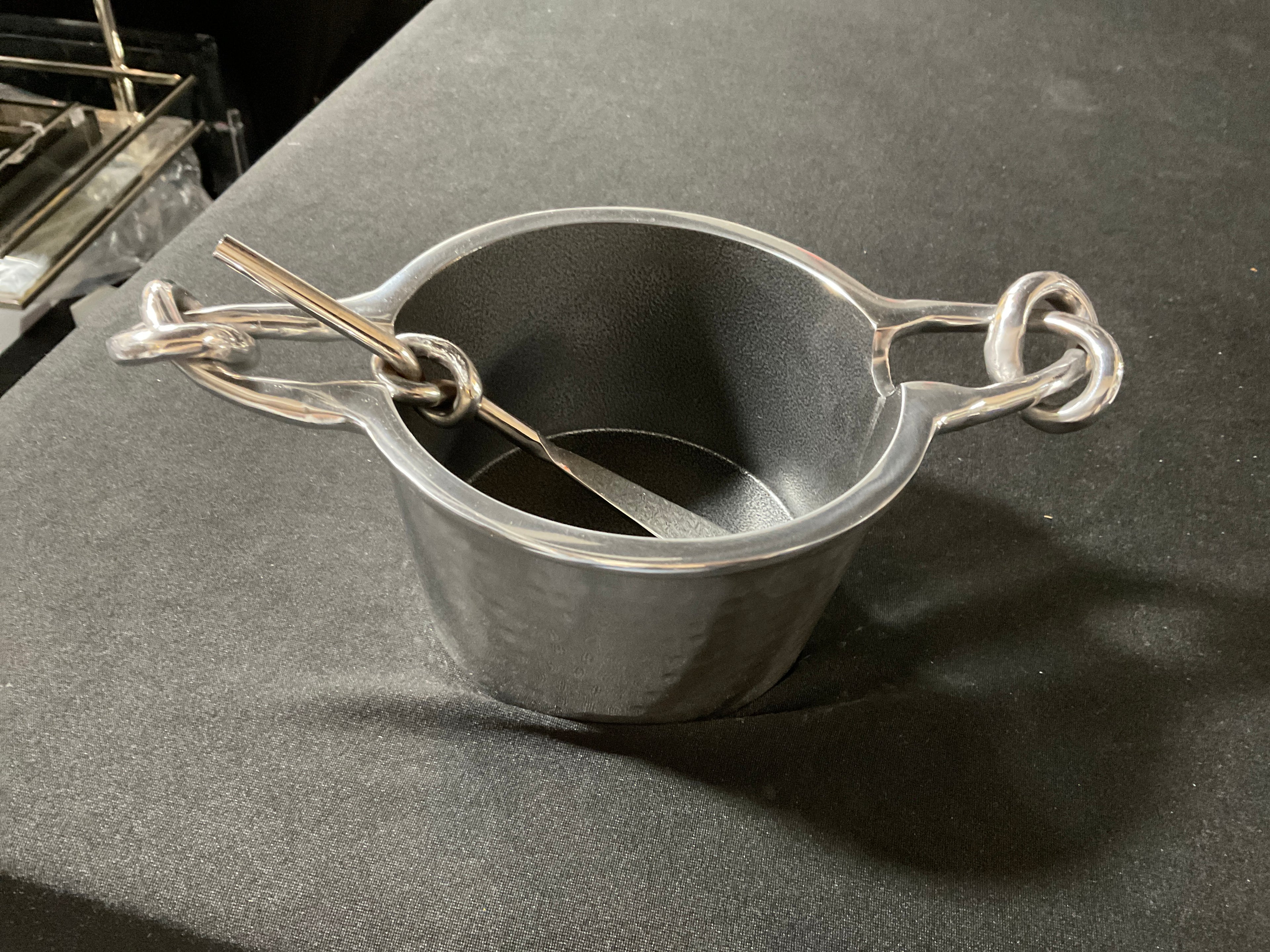 Hammered Knotty Deli-Large