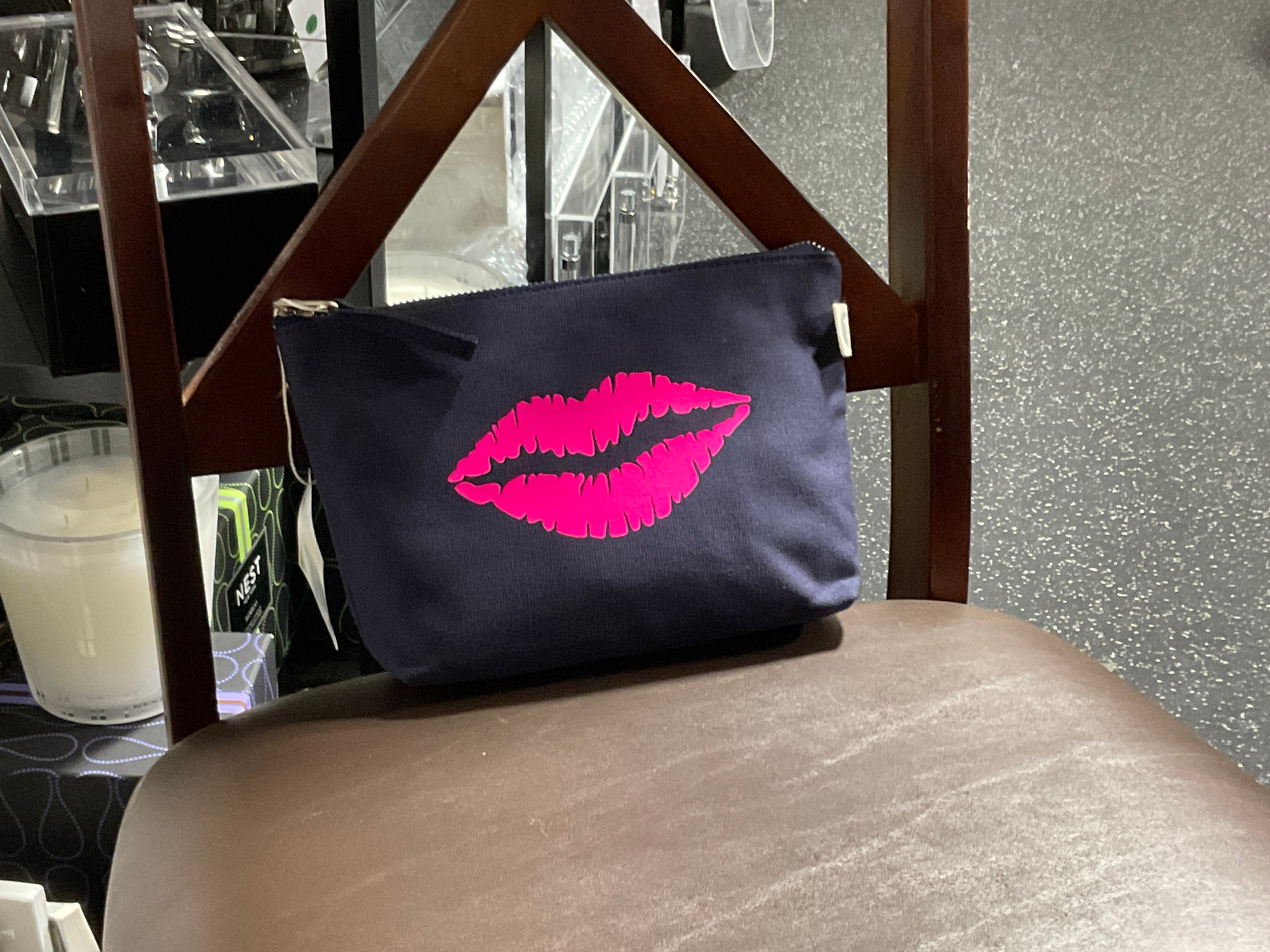 Pink matte lips bag