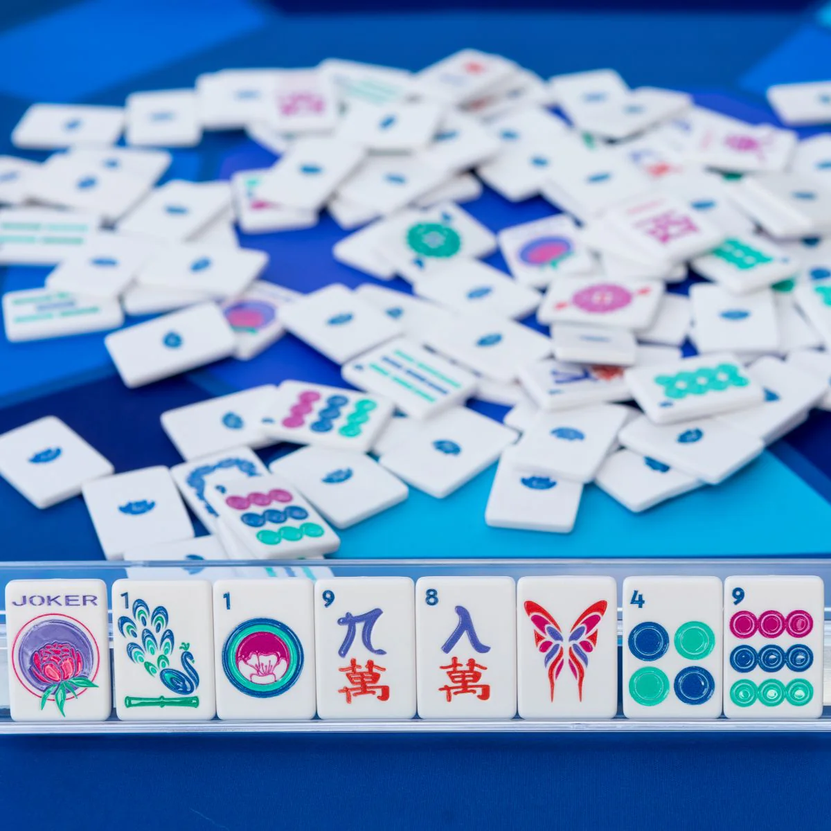 WHITE WITH JEWEL-TONES TRAVEL MAHJONG SET