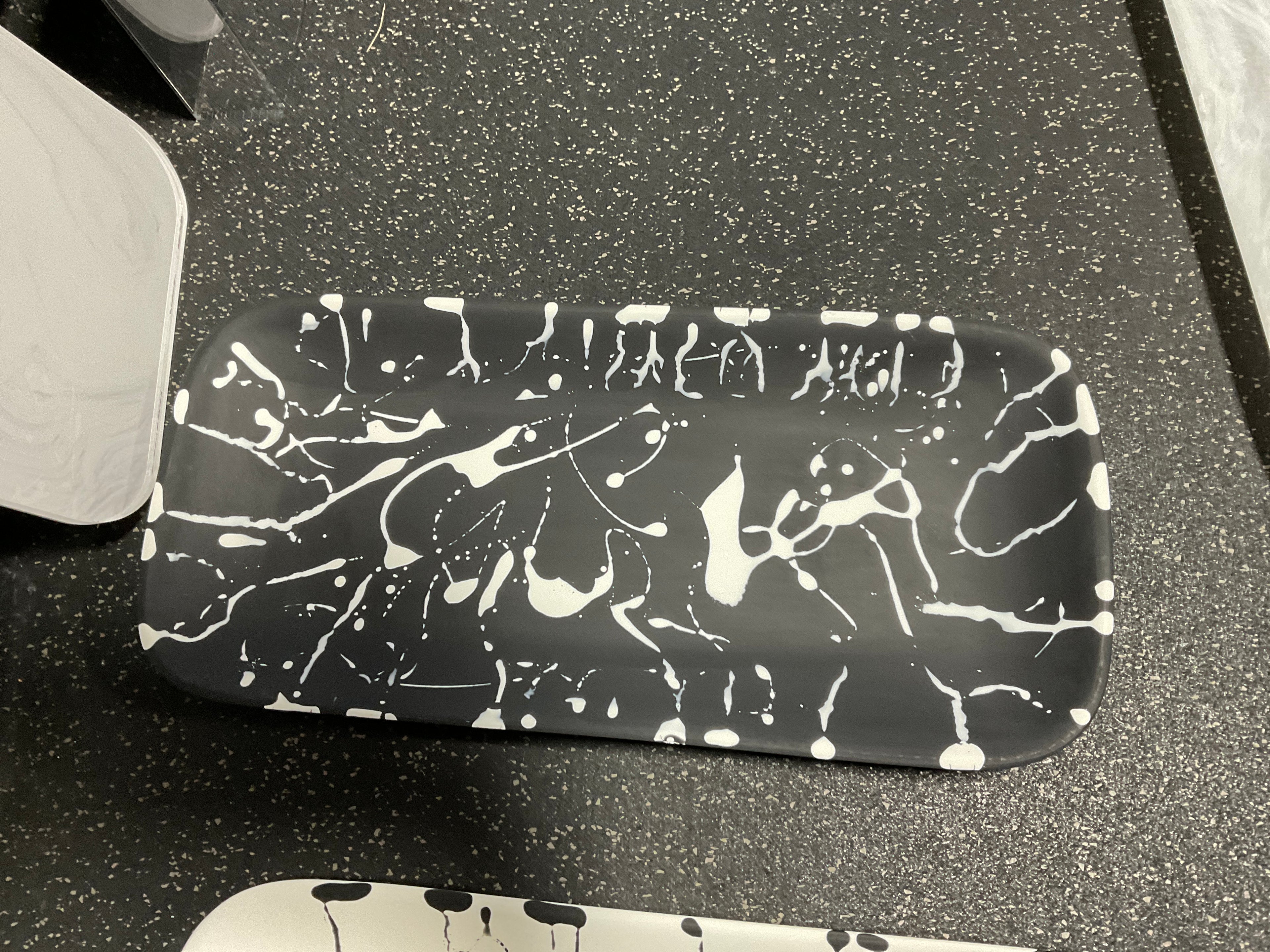 CLASSICAL RECTANGLE PLATTER BLK SPLATTER