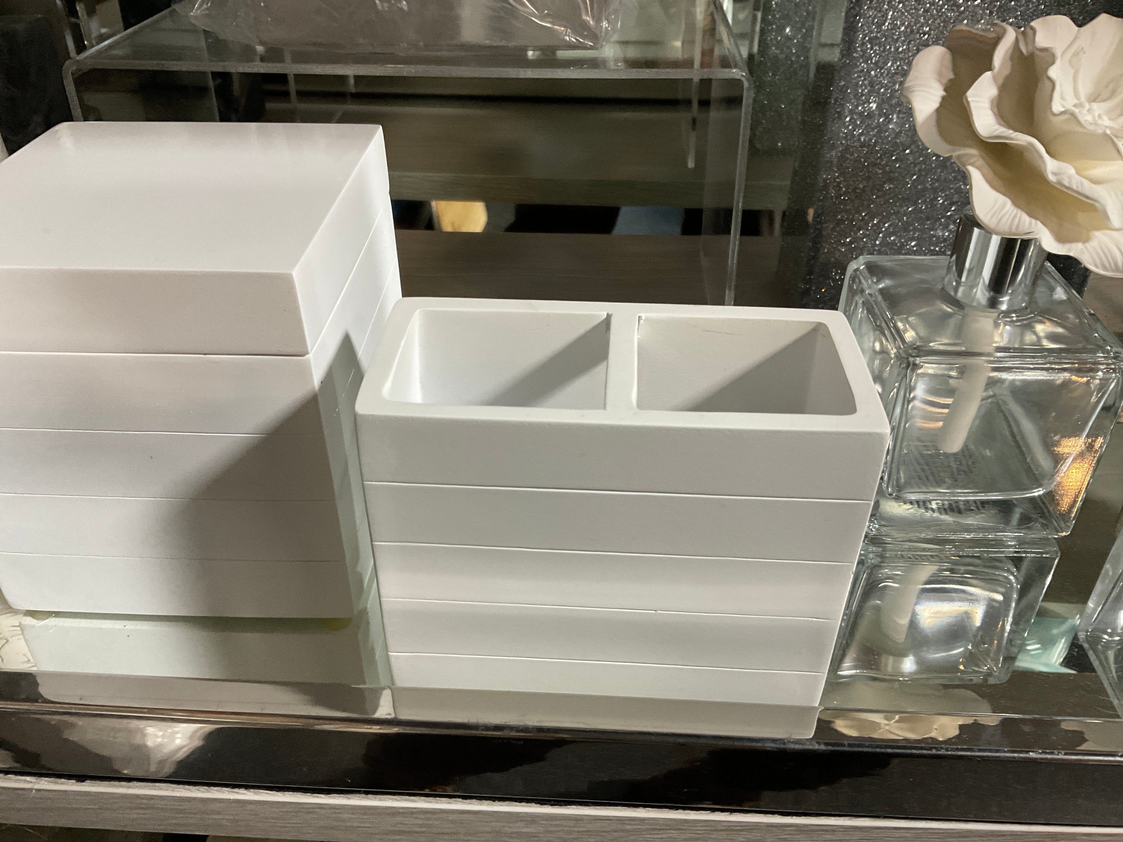 CABANA SOLID WHT TOOTHBRUSH HOLDER
