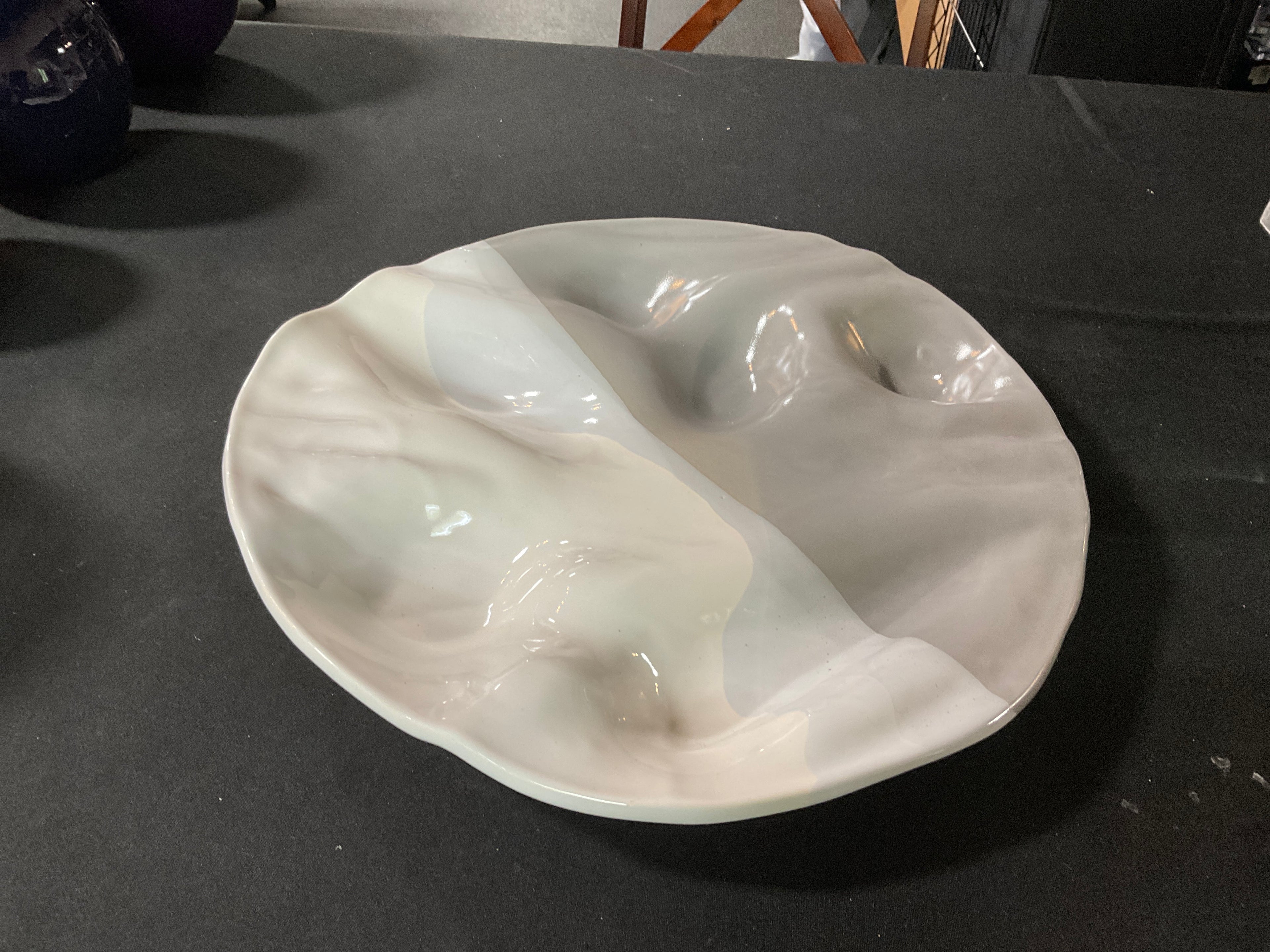 Round Ripple Platter-Grey and White